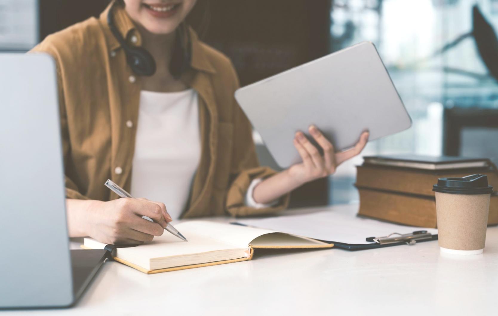 Formation en techniques de mesure financière avec graphiques et analyses